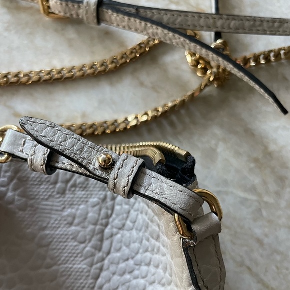 ⭐️BURBERRY Chichester Leather Embossed Crossbody⭐️ - Picture 5 of 13